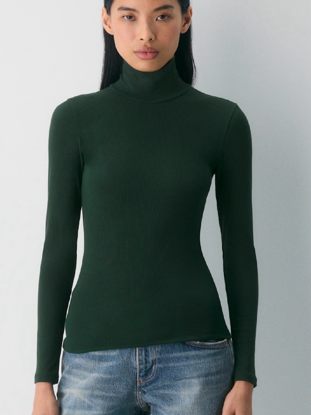 Wilfred Dark Green Ribbed “Only Turtleneck”